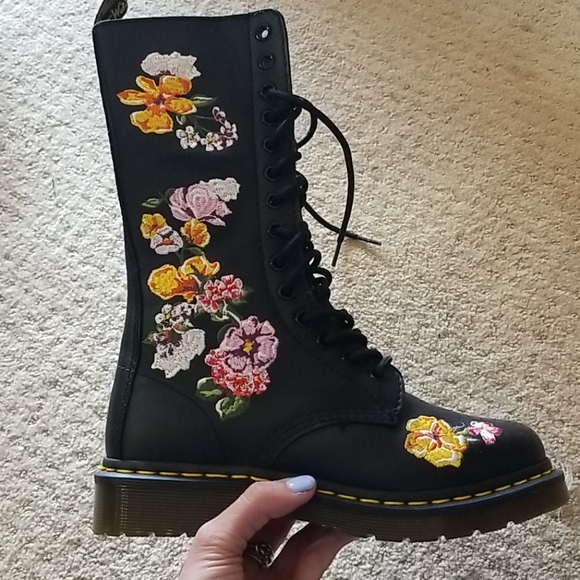 dr martens airwair boots